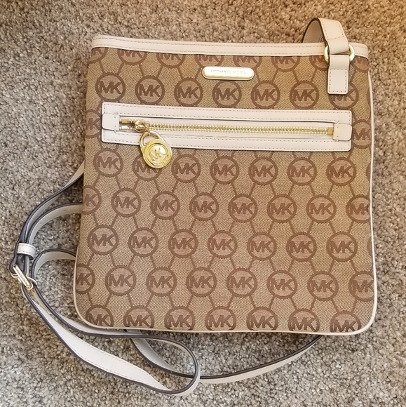 Michael Kors Handbags - Michael Kors Crossbody